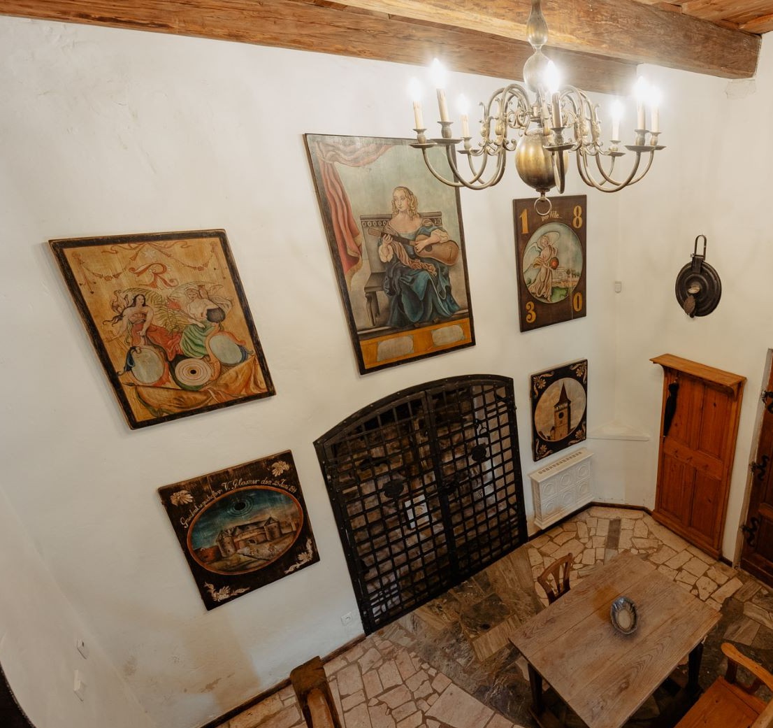 Sbírky umění a historických předmětů ve Věži Jičín